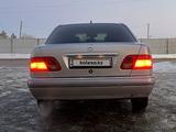 Mercedes-Benz E 230 1996 годаүшін2 900 000 тг. в Жезказган – фото 5