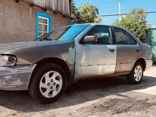 Nissan Sunny, 1996