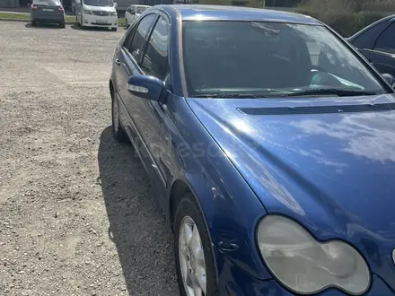 Mercedes-Benz C 180 2002 года за 3 300 000 тг. в Усть-Каменогорск – фото 3