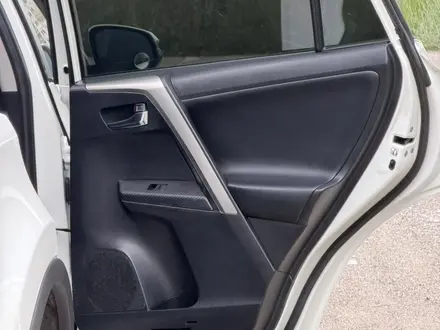 Toyota RAV4 2015 года за 9 400 000 тг. в Алматы – фото 17