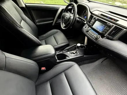 Toyota RAV4 2015 года за 9 400 000 тг. в Алматы – фото 23