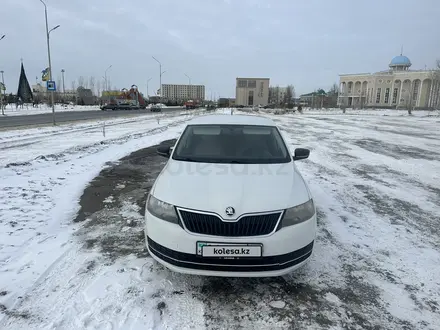 Skoda Rapid 2017 года за 5 500 000 тг. в Уральск – фото 2