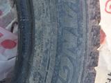 Зимние шины трианжл липучка в хорошем состоянии без шишек и порезов за 25 000 тг. в Семей – фото 2