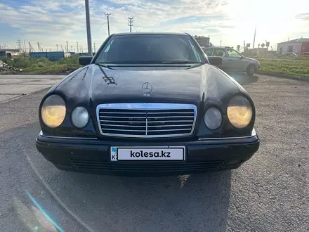 Mercedes-Benz E 230 1996 года за 2 700 000 тг. в Астана – фото 2