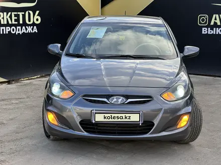 Hyundai Solaris 2012 года за 4 700 000 тг. в Атырау – фото 2