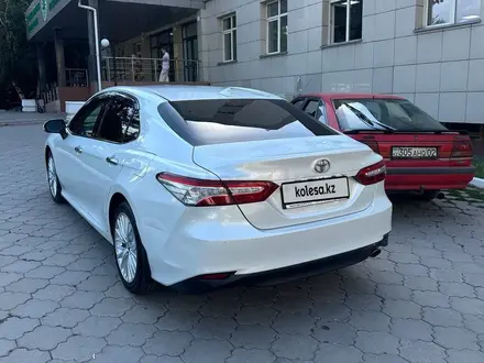 Toyota Camry 2019 года за 14 600 000 тг. в Алматы – фото 12