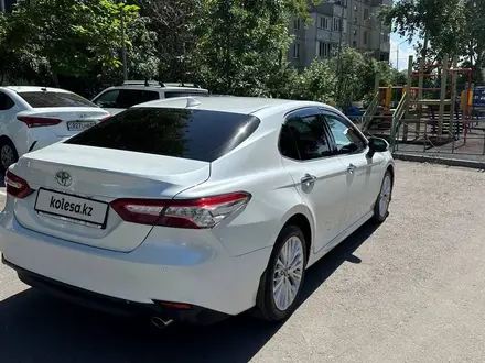 Toyota Camry 2019 года за 14 600 000 тг. в Алматы – фото 11