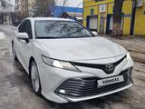 Toyota Camry 2019 года за 15 300 000 тг. в Уральск – фото 2