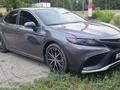 Toyota Camry 2022 года за 14 800 000 тг. в Уральск – фото 4