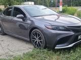 Toyota Camry 2022 года за 14 800 000 тг. в Уральск – фото 4