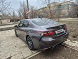 Toyota Camry 2022 годаүшін14 500 000 тг. в Актобе – фото 5