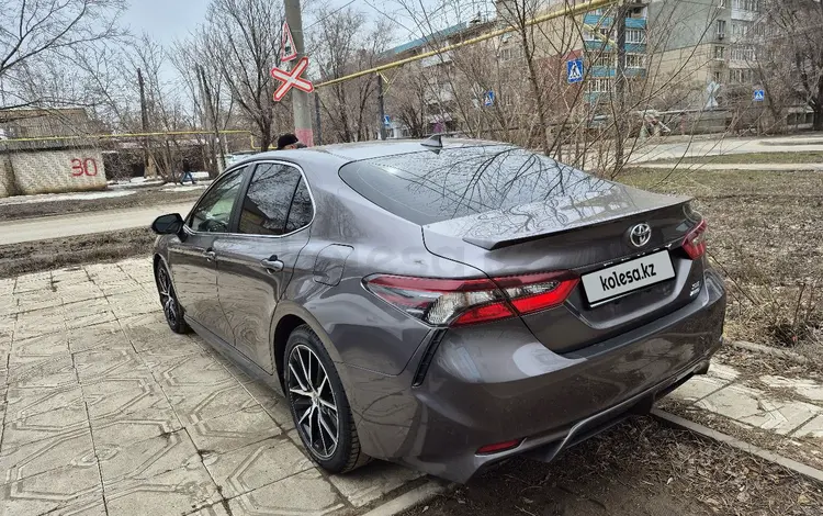 Toyota Camry 2022 года за 15 000 000 тг. в Уральск