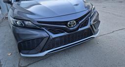 Toyota Camry 2022 годаfor14 000 000 тг. в Актобе – фото 2