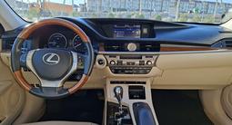 Lexus ES 300h 2013 годаүшін8 100 000 тг. в Актау – фото 5