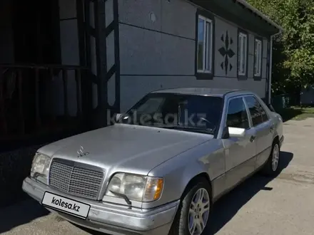 Mercedes-Benz E 220 1994 года за 2 000 000 тг. в Алматы – фото 4