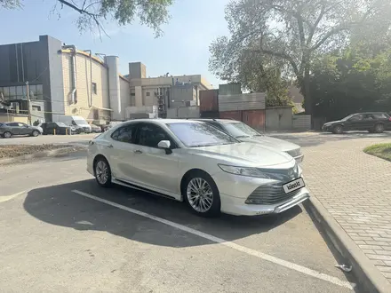 Toyota Camry 2020 года за 15 000 000 тг. в Алматы – фото 3