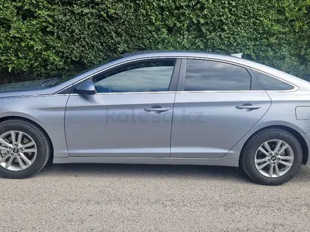 Hyundai Sonata 2015 года за 5 300 000 тг. в Караганда – фото 2