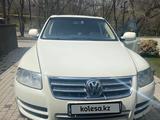 Volkswagen Touareg 2005 года за 6 200 000 тг. в Алматы – фото 4