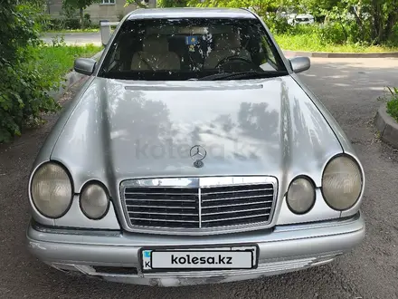 Mercedes-Benz E 280 1998 года за 1 850 000 тг. в Алматы – фото 2