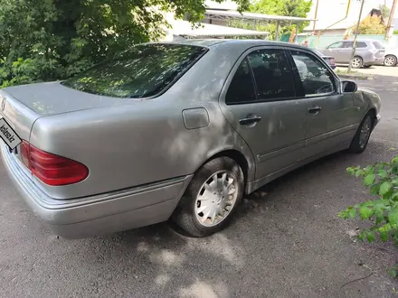 Mercedes-Benz E 280 1998 года за 1 850 000 тг. в Алматы – фото 5