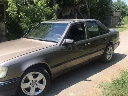 Mercedes-Benz E 230 1987 года за 500 000 тг. в Бауыржана Момышулы