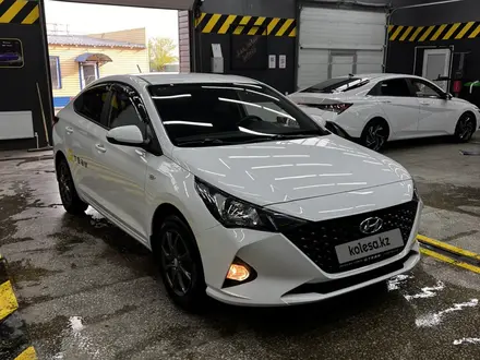 Hyundai Accent 2021 года за 7 900 000 тг. в Караганда – фото 3