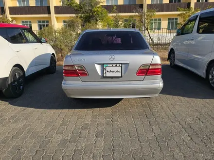 Mercedes-Benz E 320 2000 года за 5 000 000 тг. в Актау – фото 3