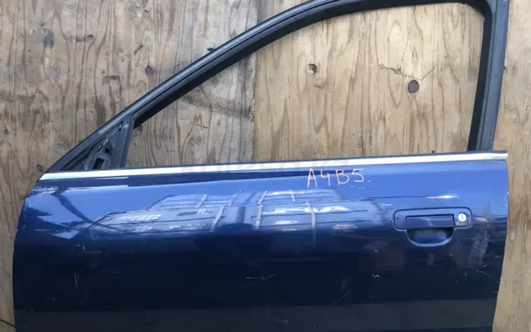 Двери передний на Audi A4B5 за 10 000 тг. в Алматы