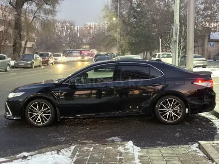 Toyota Camry 2021 года за 16 100 000 тг. в Алматы – фото 4