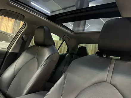 Toyota Camry 2021 года за 16 500 000 тг. в Караганда – фото 6