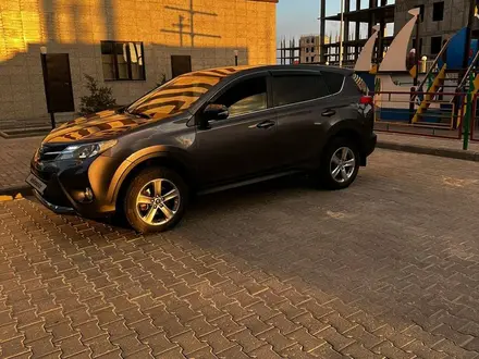 Toyota RAV4 2015 года за 13 000 000 тг. в Атырау