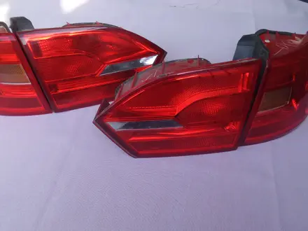 Комплект задних фонарей на для Volkswagen Jetta с 10 года оригинал за 120 000 тг. в Алматы