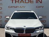 BMW 520 2022 года за 26 500 000 тг. в Алматы – фото 2