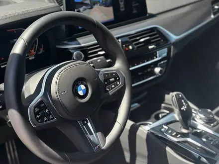 BMW 520 2022 года за 26 500 000 тг. в Алматы – фото 9