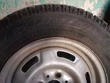 Зимняя шипованная резина на дисках б/у за 80 000 тг. в Алматы – фото 3