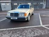 Mercedes-Benz E 200 1992 года за 2 550 000 тг. в Караганда – фото 2