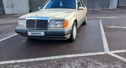 Mercedes-Benz E 200 1992 года за 2 550 000 тг. в Караганда – фото 2