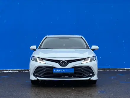Toyota Camry 2018 года за 10 710 000 тг. в Алматы – фото 2