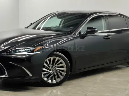 Lexus ES 250 Luxury 2.5 2023 года за 28 000 000 тг. в Алматы