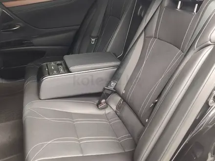 Lexus ES 250 Luxury 2.5 2023 года за 28 000 000 тг. в Алматы – фото 10