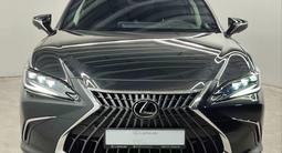 Lexus ES 250 Luxury 2.5 2023 года за 28 000 000 тг. в Алматы – фото 2