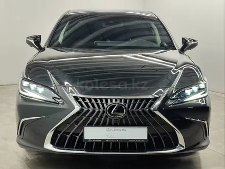Lexus ES 250 Luxury 2.5 2023 года за 28 000 000 тг. в Алматы – фото 2
