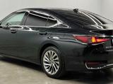 Lexus ES 250 Luxury 2.5 2023 года за 28 000 000 тг. в Алматы – фото 4