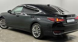Lexus ES 250 Luxury 2.5 2023 года за 28 000 000 тг. в Алматы – фото 4
