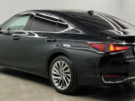 Lexus ES 250 Luxury 2.5 2023 года за 28 000 000 тг. в Алматы – фото 4