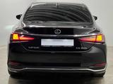 Lexus ES 250 Luxury 2.5 2023 года за 28 000 000 тг. в Алматы – фото 5