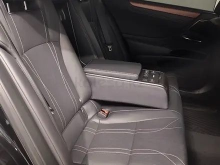 Lexus ES 250 Luxury 2.5 2023 года за 28 000 000 тг. в Алматы – фото 9