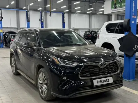 Toyota Highlander 2022 года за 27 500 000 тг. в Уральск