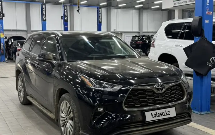 Toyota Highlander 2022 года за 27 500 000 тг. в Уральск