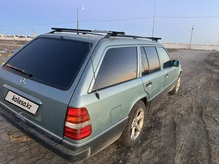 Mercedes-Benz E 220 1993 года за 2 800 000 тг. в Атырау – фото 5